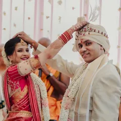 A beautiful wedding ritual, with the bride looking radiant in her red silk saree and custom-embroidered blouse. These are the moments where tradition and personal style meet.