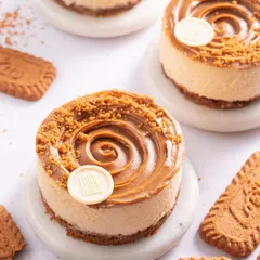 Miniature Biscoff cheesecakes styled with biscuits and crumbs. Our clean, bright photography style is perfect for showcasing the delicate details of high-end pastries.