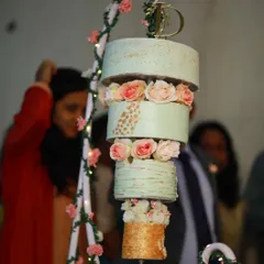 A closer look at my first-ever chandelier cake. This four-tier beauty was a labor of love, combining intricate structure with delicate floral design to create a truly breathtaking experience for the couple and their guests.