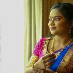 An engagement look allows for so much creativity. For this bride, we chose a soft, romantic style with glowing skin and defined eyes, creating a look that was both beautiful in photos and perfect for the celebration.