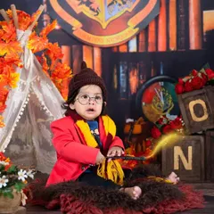 Wingardium Leviosa! This little wizard is casting spells in our magical Harry Potter set. It's a perfect theme for fans of the series, complete with a wand, scarf, and a library backdrop.