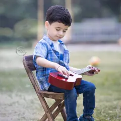 I love watching little ones discover their own rhythm. During my outdoor sessions, I let kids be kids, capturing their natural curiosity and creativity in the beautiful, soft light of the outdoors.