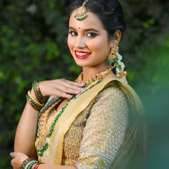 A perfect smile to go with a perfect outfit. This golden saree is a classic for any South Indian bride.