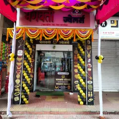 For local businesses like Bhagvati Jewellers, we blend modern and traditional elements. This entrance features balloon pillars paired with classic marigold garlands, creating a festive and culturally relevant look for their opening.