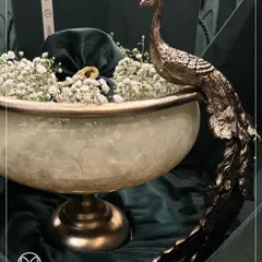 My Peacock Bowl Hampers are designed to make a lasting impression. The intricate detailing and regal finish symbolize grace, prosperity, and heritage.
