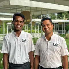 Another great shot of Kapil and Zakir, whose friendly faces are a familiar sight to our regular guests.