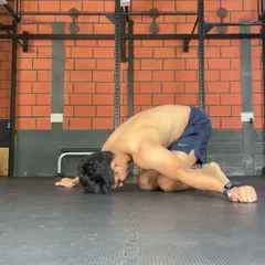 This is a kneeling thoracic rotation stretch, one of the movements I used to address the upper back weakness that contributed to my shoulder injury.