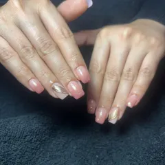 This elegant design features a shimmery nude pink gel polish as the base. For a unique touch, I added a delicate gold wave accent on the ring finger, creating a sophisticated and modern look that is perfect for clients who want something more than a solid color.