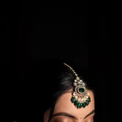 An artistic shot focusing on the bride's maang tikka. We use creative lighting to turn these beautiful details into works of art.