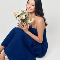 This look is all about fresh, commercial beauty. I used minimal makeup to create a radiant, 'lit-from-within' glow, perfect for lifestyle brands that want a relatable and approachable feel for their campaigns.