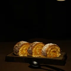 A lemony delight for a refreshing treat. This is our lemon Swiss roll, with a zesty lemon cream filling rolled into a soft sponge and dusted with coconut.