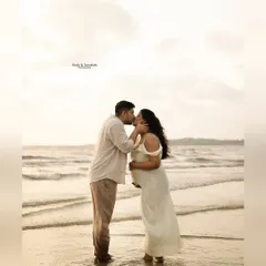 A quiet, intimate kiss between expecting parents by the sea. These are the last few moments of just the two of you before your family grows, and we feel so privileged to capture them.