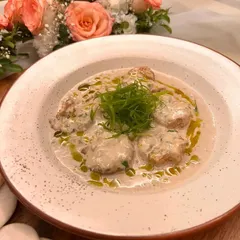 Taste the coast with our Green Chili Malai Prawns. We use succulent prawns from the Andamans, braised in a rich butter cream sauce with a kick of green chili, perfect for those who love creamy and spicy seafood.