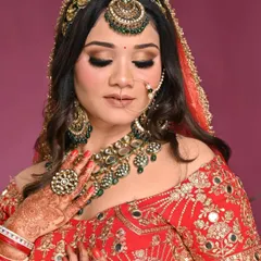 This bride's off-shoulder lehenga called for a glamorous look. The smokey eye and contoured features are balanced with a nude lip, ensuring the focus remains on her overall beauty.