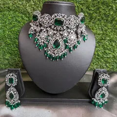 Another trending Victorian piece, this choker features a beautiful arrangement of AD and emerald stones with hanging emerald beads. It's a perfect blend of vintage design and modern sparkle.