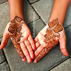 This is a beautiful example of an Arabic mehendi design. The pattern flows diagonally across the hand, leaving open space that accentuates the intricate details.