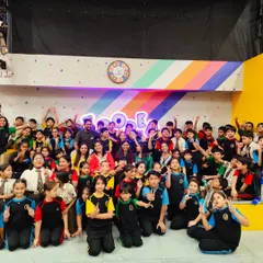 A huge group of happy students from Kanha Makhan Millennium School posing after an amazing day out. I love hosting big school groups for a day of fun and bonding.