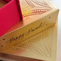 A little calligraphy magic for a beautiful Diwali gifting moment. Here, I've added 'Happy Diwali' in elegant script to a L'Oréal Paris gift box, making the festive present even more special.