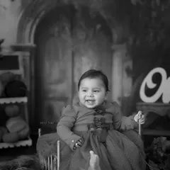 A timeless black and white portrait of the birthday girl. Even without color, her joyful expression and the beautiful setup shine through.