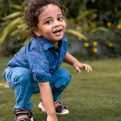 Look at that adventurous spirit. This little explorer was having the best time during our outdoor toddler photoshoot, crouching down in the grass with a curious and joyful expression. I love capturing the energy and personality of children as they discover the world around them.