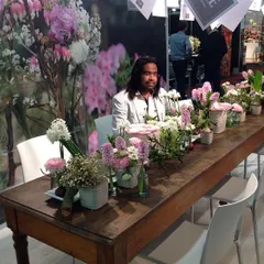During a visit to a flower exhibition in Holland. I was inspired by this long table decorated with dozens of beautiful, fresh floral arrangements, a concept I can bring to events and homes.