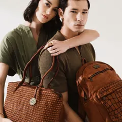 I love collaborating with brands to create clean, compelling campaign visuals. This studio shot for Kompanero's leather goods shows how I balance commercial appeal with a sense of connection and style for both men's and women's accessories.