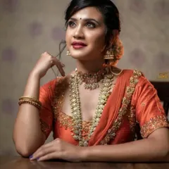 This look showcases a different style of antique-finish jewellery available for rent, perfect for a rustic or traditional theme.