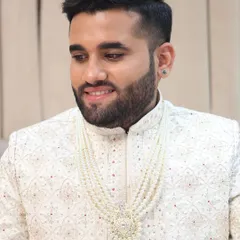 This candid shot shows the groom's natural and glowing makeup. My focus is always on creating a look that feels light and lets your own confidence shine through on your wedding day.