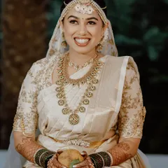 The pure joy of a Muhurtham ceremony. For this Telugu-Malayali bride, I crafted a look of subtle boldness and elegant radiance, with makeup that feels as light as air and lasts through every ritual.
