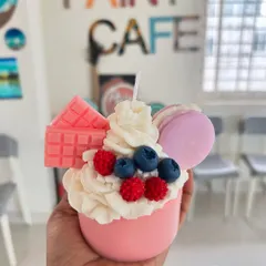 Create your own stunning dessert candles that look good enough to eat. In our candle making workshop, you will learn to pipe wax and craft intricate details like berries, macarons, and chocolate bars.