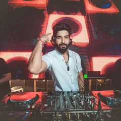 It's all in the mind and the music. A shot from a great night at Cavalry The Lounge, where I'm fully connected with the sound and the crowd.