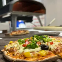 A freshly baked vegetable pizza, straight from our portable oven. Our live pizza station is a fantastic addition to casual corporate parties and outdoor events.
