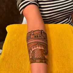 A work-in-progress shot of a beautiful armband featuring a royal elephant. You can see the fresh henna paste before it dries and stains the skin.