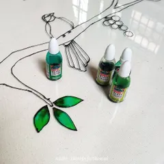 A sneak peek into the glass painting process. I'm filling in the leaves with different shades of green glass paint to give them depth and a translucent look.