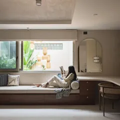 We design homes with quiet moments in mind. This custom-built window seat provides a peaceful corner for reading and reflection, looking out onto a private garden and blurring the line between indoors and out.