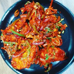 For those who love bold flavours, these are our Schezwan momos. The fried momos are tossed in a spicy and tangy Schezwan sauce with onions and peppers.