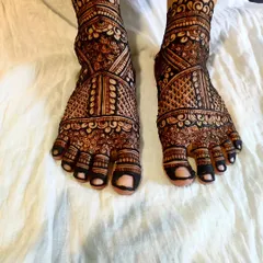 A clear, top-down view of the intricate bridal feet, showcasing the perfect symmetry.