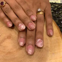 For the bride-to-be who loves a touch of sparkle. This design combines a soft pink glitter ombre with a delicate white marble accent nail for a romantic and sophisticated look.