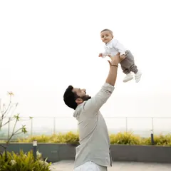 A joyful moment between a father and his baby, lifting him up into the air. I focus on capturing these dynamic, emotional shots during family sessions.