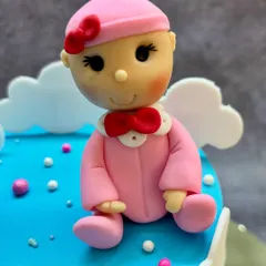 And here is the sweet baby girl topper, dressed in pink with a little bow. These toppers are the highlight of my gender reveal cakes.