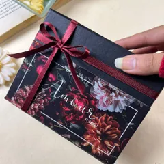 The final touch on the 'Sunshine' wax sachet gift box. The elegant ribbon makes this a luxurious and thoughtful gift for any occasion.