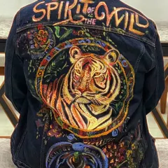 Art is wearable. In our fabric painting workshops, we teach you how to transform everyday items like this denim jacket into a unique piece of art, covering techniques for painting on different textiles.