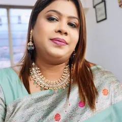 A perfect match. My client looks so elegant in this Kundan necklace that perfectly complements the colors of her beautiful saree.