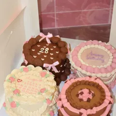 This set of four lunchbox cakes showcases our intricate vintage piping work in miniature form, with designs in both chocolate and vanilla.