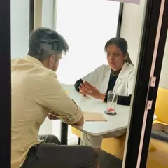 A key part of my corporate wellness programs is providing personalized guidance. This one on one counseling session at Knight Frank India allowed me to address specific employee concerns about managing diet with a busy work schedule, screen time, and gut health.