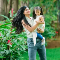 A candid moment of a mother and daughter sharing a laugh. My outdoor kids photoshoots are all about creating a relaxed space for genuine emotions to shine.