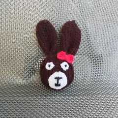 A cute little teddy bear face applique. This can be used to decorate blankets, bags, or even be made into its own toy.