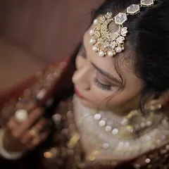 The maang tikka is such an important part of the bridal look. This piece is designed to complement our heavy bridal necklaces perfectly.