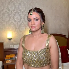 Another view of the messy braid with tassels, a great option for the bride tribe to have a coordinated yet comfortable hairstyle.