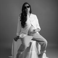Cool, confident, and unapologetically stylish. This black and white portrait with sunglasses and an open shirt has a relaxed, editorial feel, perfect for the modern mother.